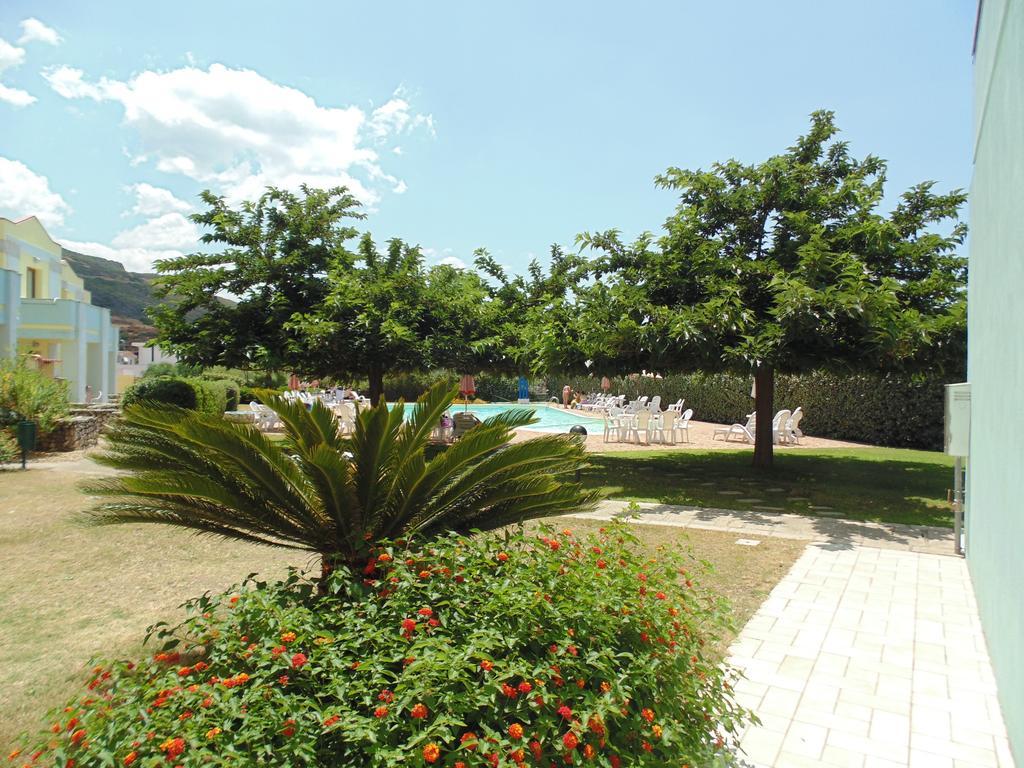 Resort Isola Rossa Боза Екстер'єр фото