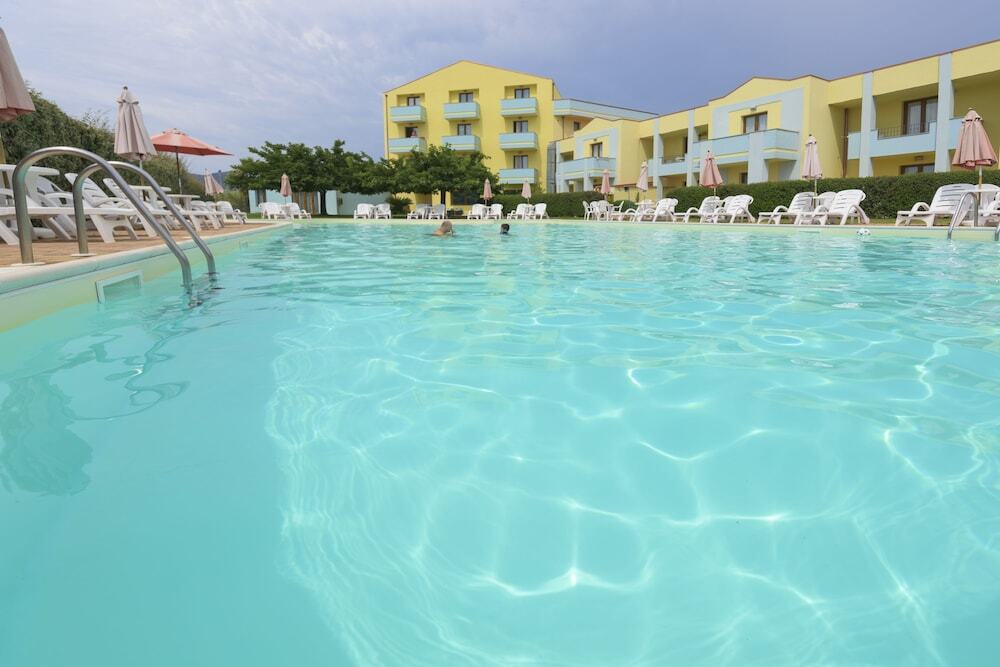 Resort Isola Rossa Боза Екстер'єр фото